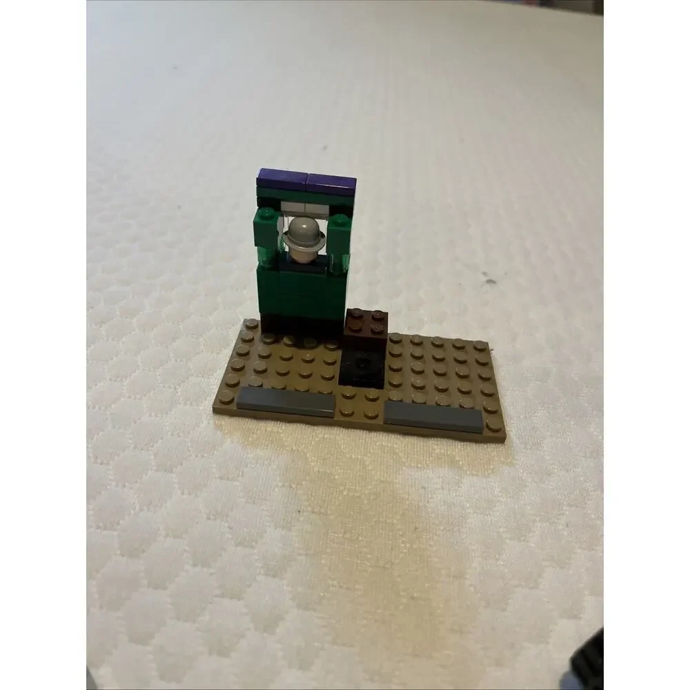 LEGO DC Super Heroes - Batmobile and the Two-Face Chase And Batman Incomplete